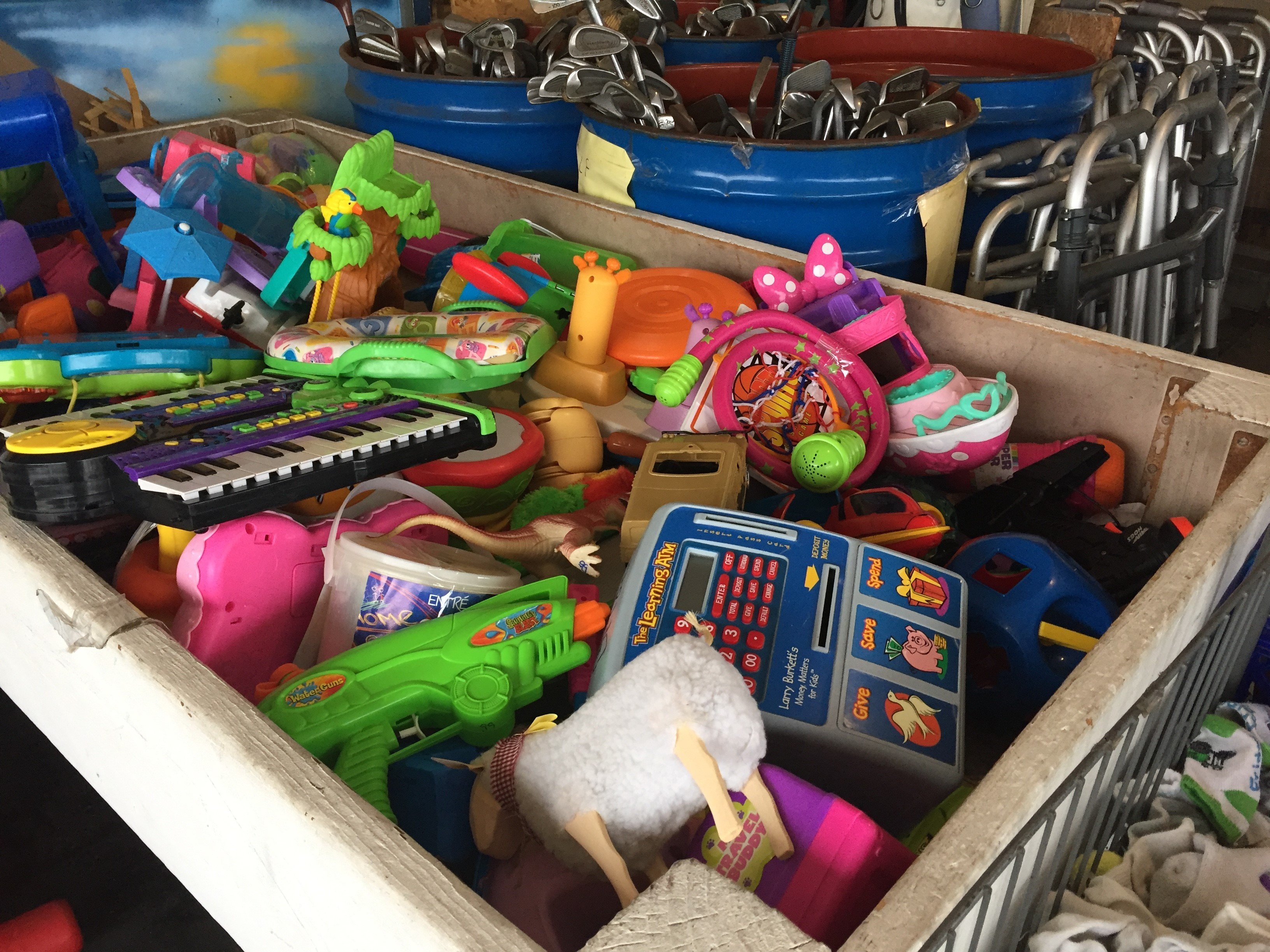 oasis-thrift-store-photo-gallery-beaumont-ca
